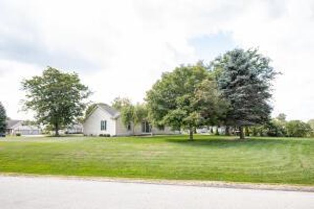 8422 Virginia CIRCLE, Waterford, WI 53185