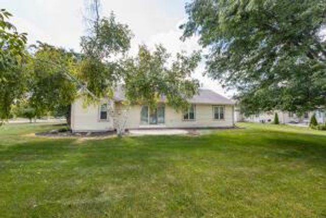 8422 Virginia CIRCLE, Waterford, WI 53185
