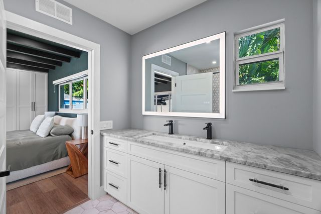 2224 NW 6th Ter, Wilton Manors, FL 33311