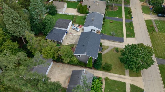 829 E Evergreen Street, Wheaton, IL 60187