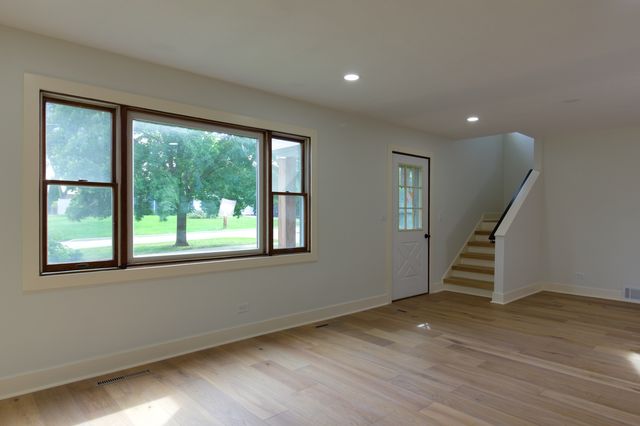 829 E Evergreen Street, Wheaton, IL 60187