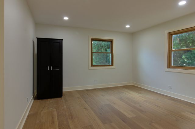 829 E Evergreen Street, Wheaton, IL 60187