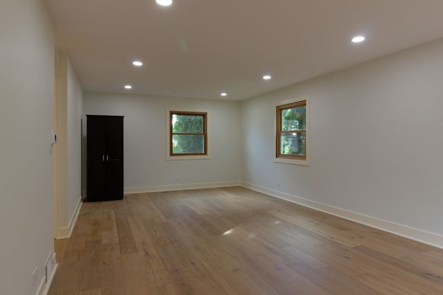 829 E Evergreen Street, Wheaton, IL 60187