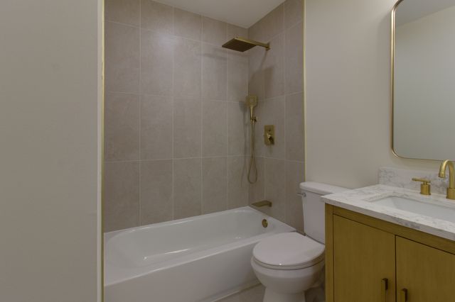 829 E Evergreen Street, Wheaton, IL 60187