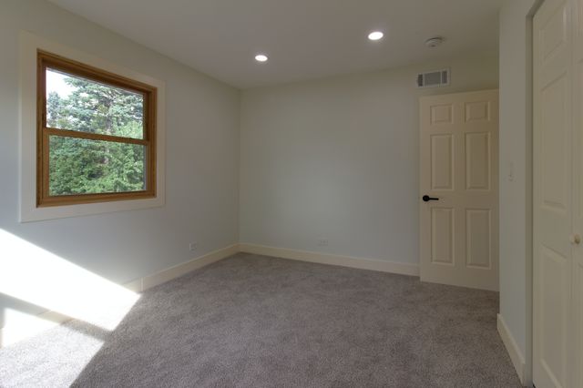 829 E Evergreen Street, Wheaton, IL 60187