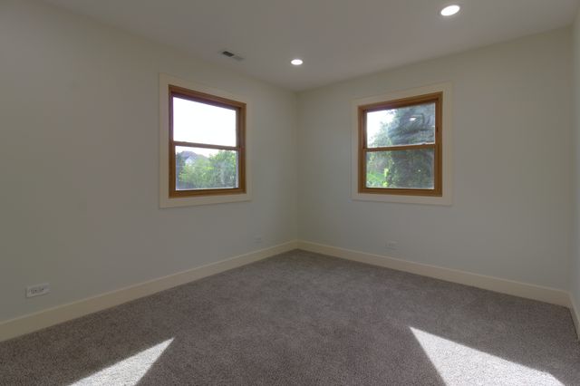 829 E Evergreen Street, Wheaton, IL 60187