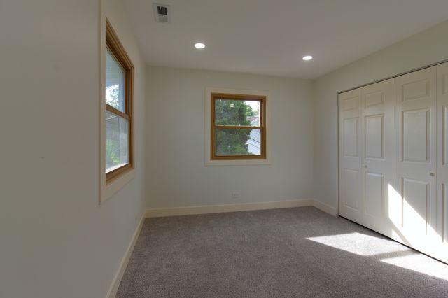 829 E Evergreen Street, Wheaton, IL 60187