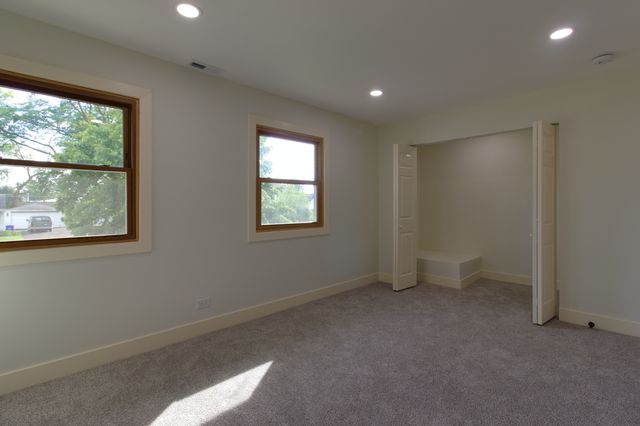 829 E Evergreen Street, Wheaton, IL 60187