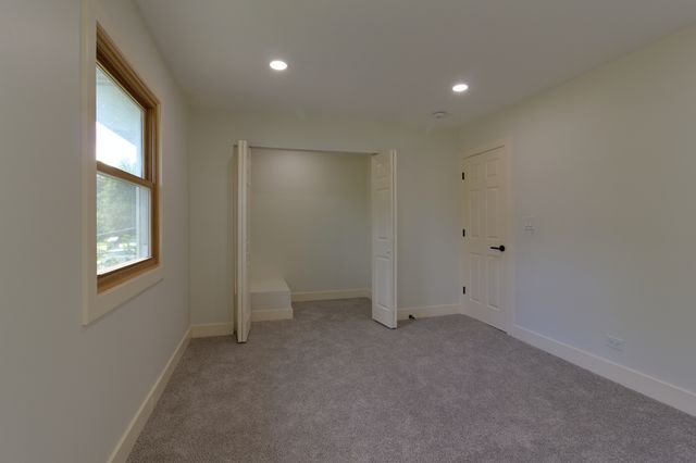 829 E Evergreen Street, Wheaton, IL 60187