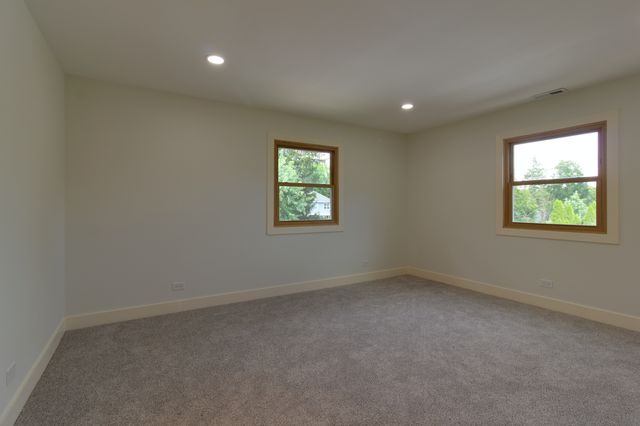 829 E Evergreen Street, Wheaton, IL 60187