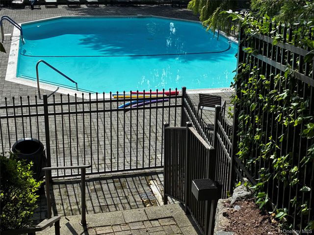 2 Fountain Lane 1L, Scarsdale, NY 10583
