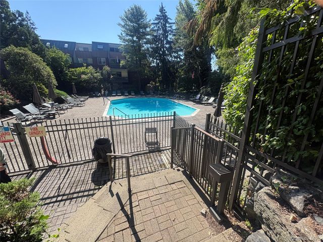 2 Fountain Lane 1L, Scarsdale, NY 10583