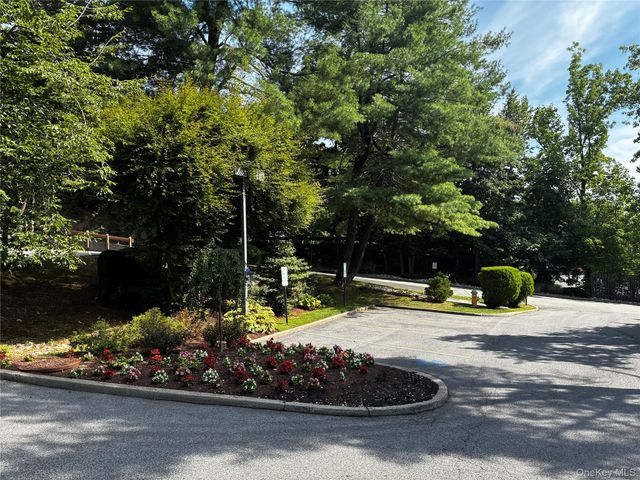 2 Fountain Lane 1L, Scarsdale, NY 10583