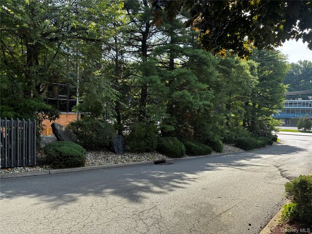 2 Fountain Lane 1L, Scarsdale, NY 10583
