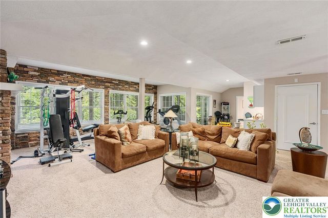 5615 Kernsville Road, North Whitehall Twp, PA 18069