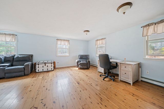 15 Rockland St, Hanover, MA 02339