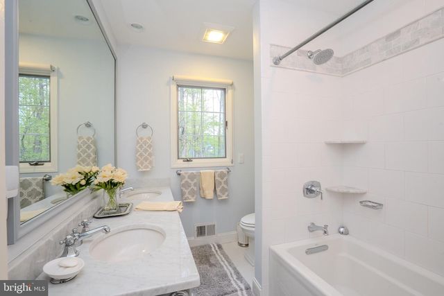 27 BENFORD DR, Princeton Junction, NJ 08550