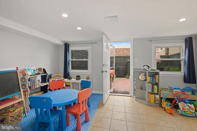 2231 HALL PL NW, Washington, DC 20007