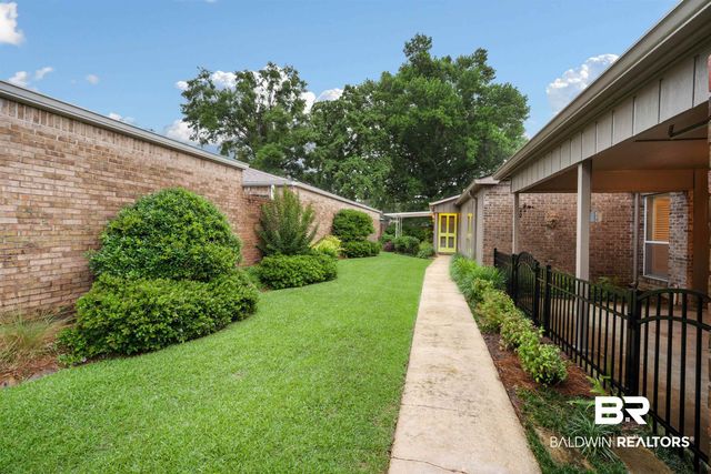 17 W Cobblestone Way, Mobile, AL 36608