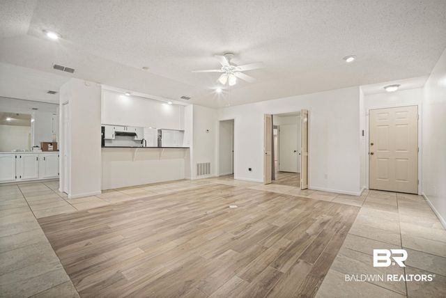17 W Cobblestone Way, Mobile, AL 36608