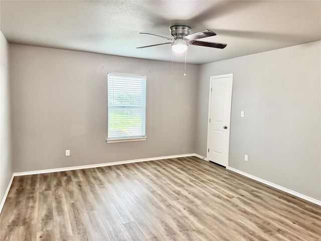 100 Abbey Park Court, Granbury, TX 76049
