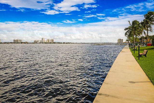 1105 Lake Shore Drive 205, Lake Park, FL 33403