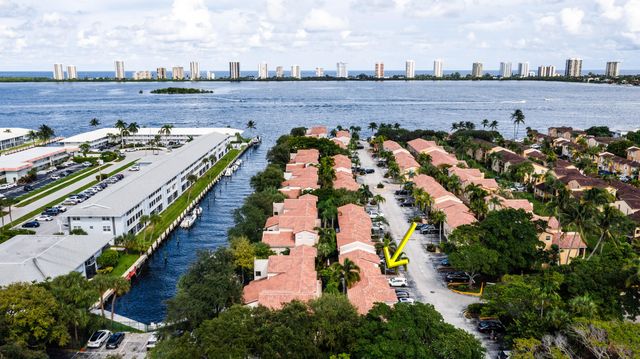 1105 Lake Shore Drive 205, Lake Park, FL 33403