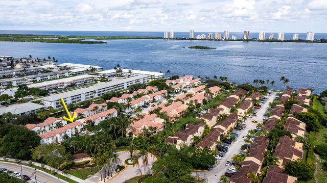 1105 Lake Shore Drive 205, Lake Park, FL 33403