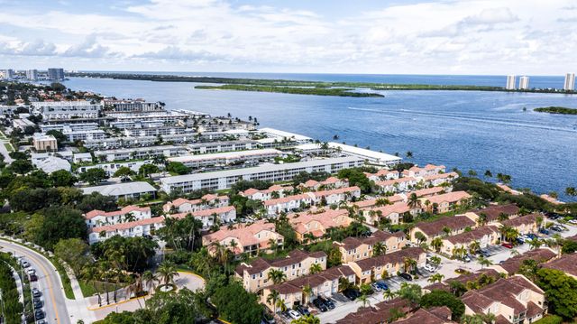 1105 Lake Shore Drive 205, Lake Park, FL 33403