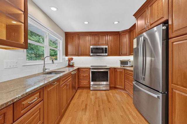 1933 RELDA CT, Falls Church, VA 22043