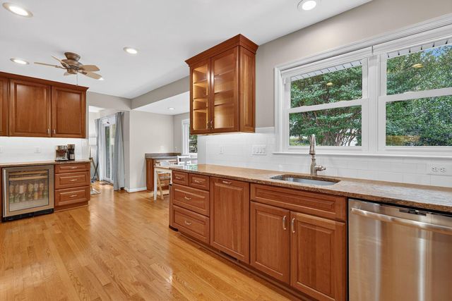 1933 RELDA CT, Falls Church, VA 22043