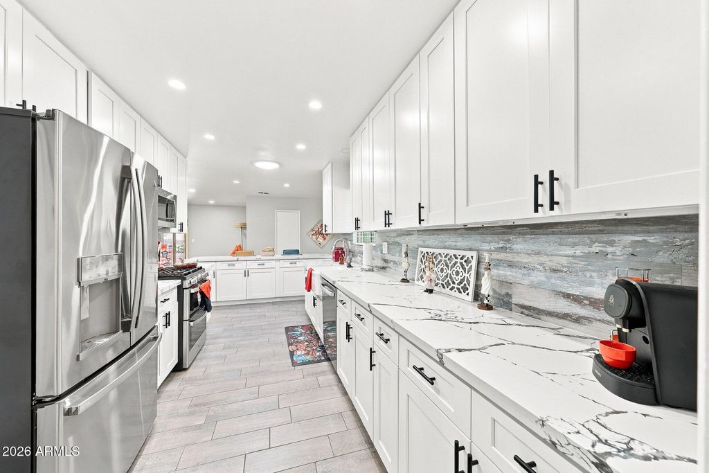 10718 W CHERYL Drive, Sun City, AZ 85351 — exterior