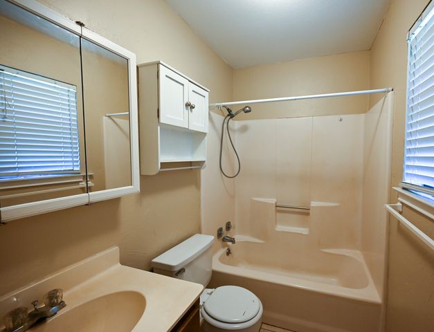 209 Brook Circle, Krum, TX 76249