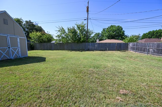 209 Brook Circle, Krum, TX 76249