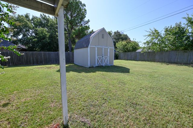 209 Brook Circle, Krum, TX 76249