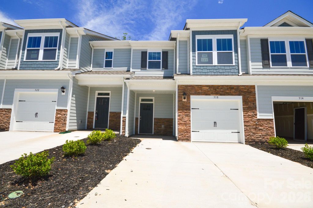 405 Creekview Road, Hendersonville, NC 28792