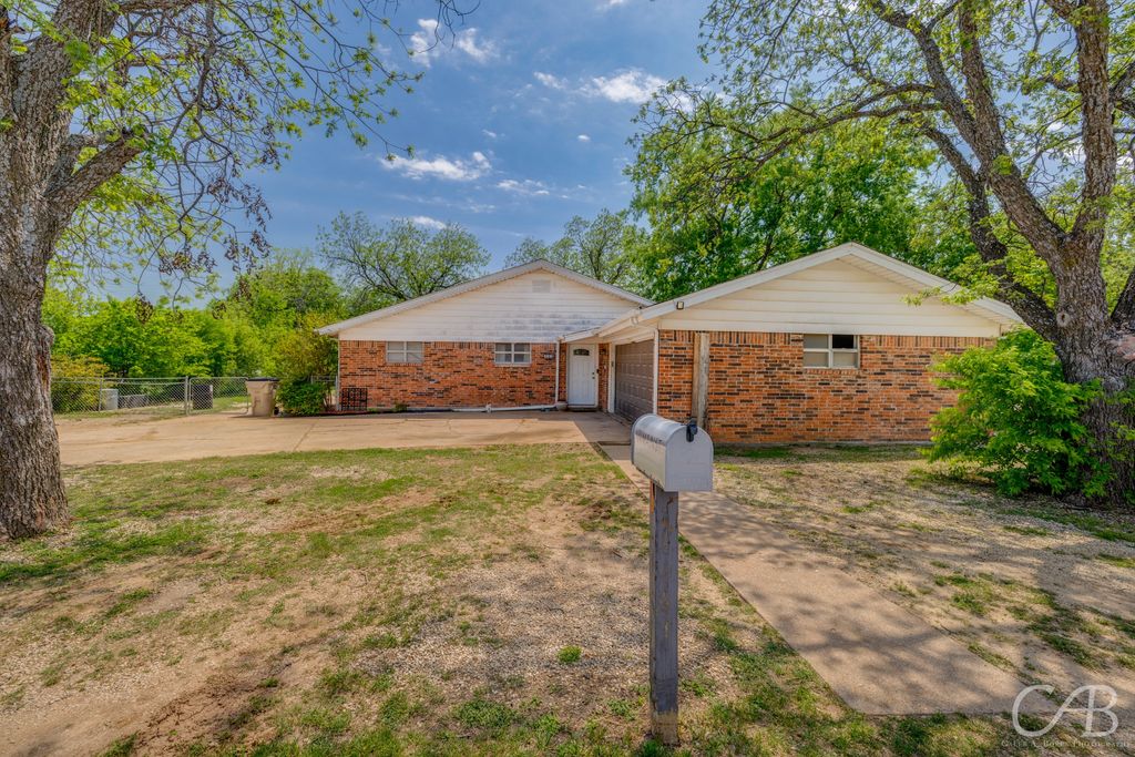 489 Main Street, Lawn, TX 79530