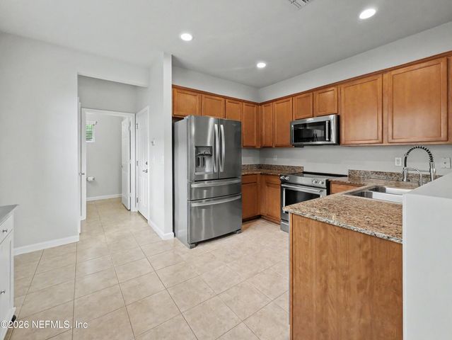 6908 ROUNDLEAF Drive, Jacksonville, FL 32258