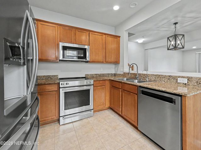 6908 ROUNDLEAF Drive, Jacksonville, FL 32258
