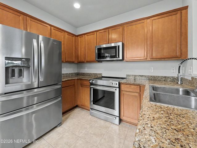 6908 ROUNDLEAF Drive, Jacksonville, FL 32258