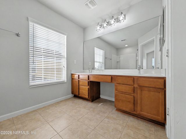 6908 ROUNDLEAF Drive, Jacksonville, FL 32258