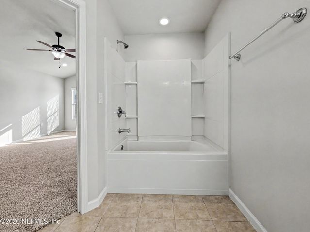 6908 ROUNDLEAF Drive, Jacksonville, FL 32258