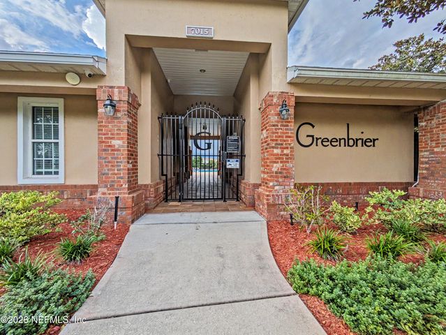 6908 ROUNDLEAF Drive, Jacksonville, FL 32258