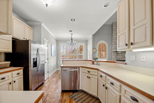 11 Elmwood CIR, Wimberley, TX 78676