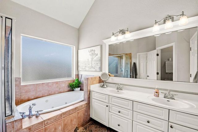 11 Elmwood CIR, Wimberley, TX 78676