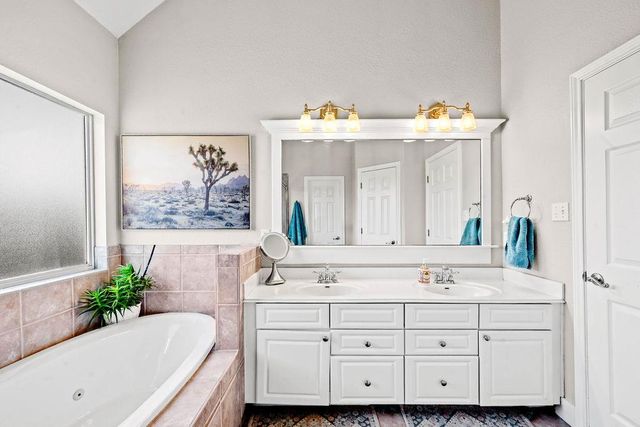 11 Elmwood CIR, Wimberley, TX 78676