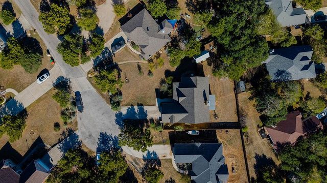11 Elmwood CIR, Wimberley, TX 78676