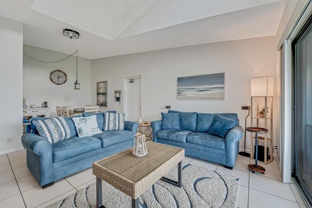 1112 Green Pine Boulevard G3, West Palm Beach, FL 33409