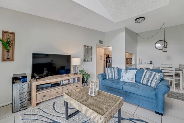 1112 Green Pine Boulevard G3, West Palm Beach, FL 33409
