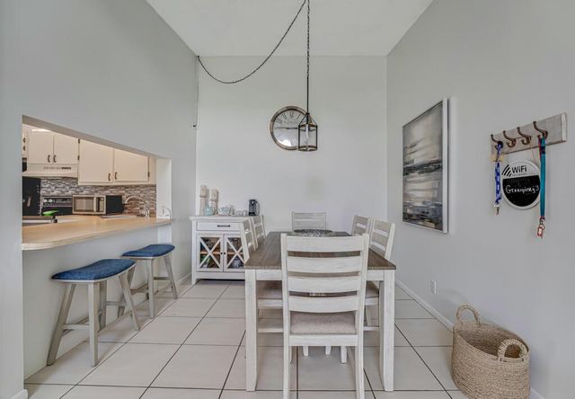 1112 Green Pine Boulevard G3, West Palm Beach, FL 33409